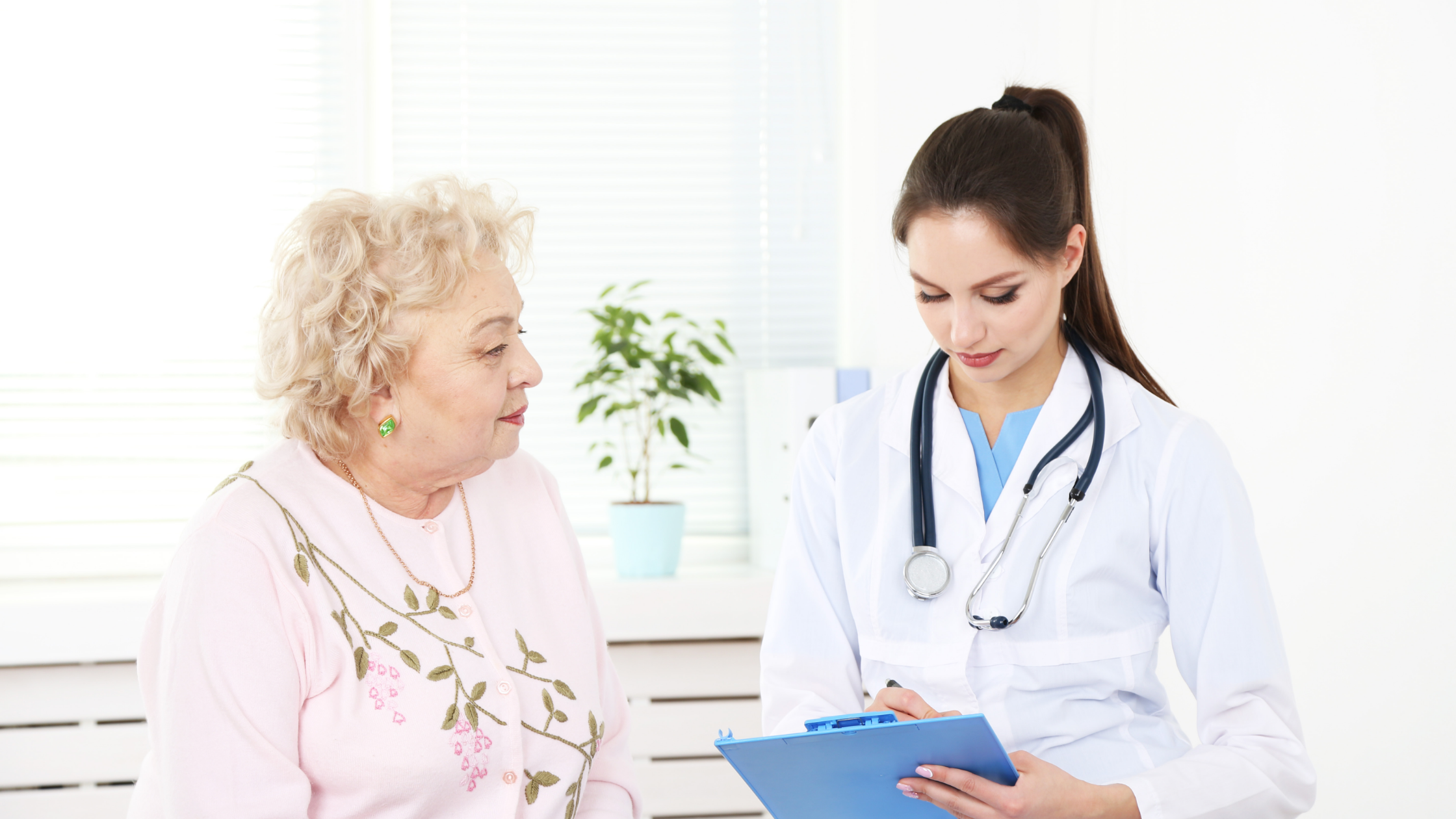 woman with shingles talking with doctor