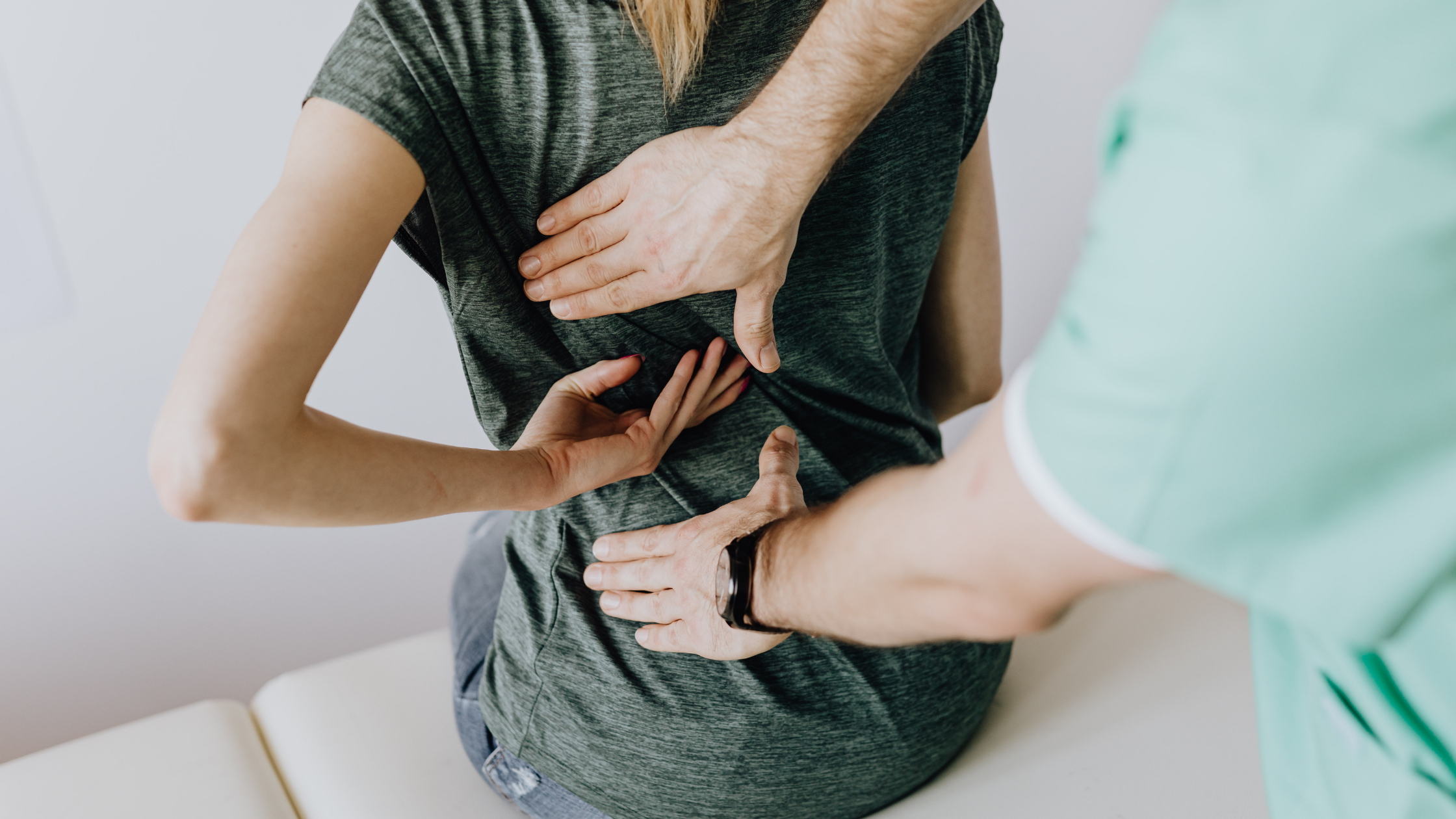 doctor diagnosing failed back surgery syndrome on a woman
