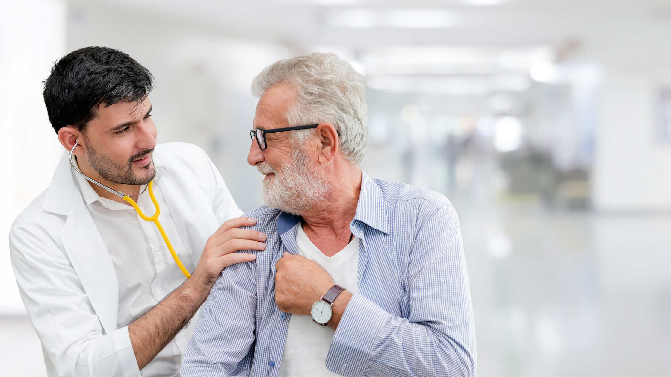 doctor and patient reduce chronic pain without medication