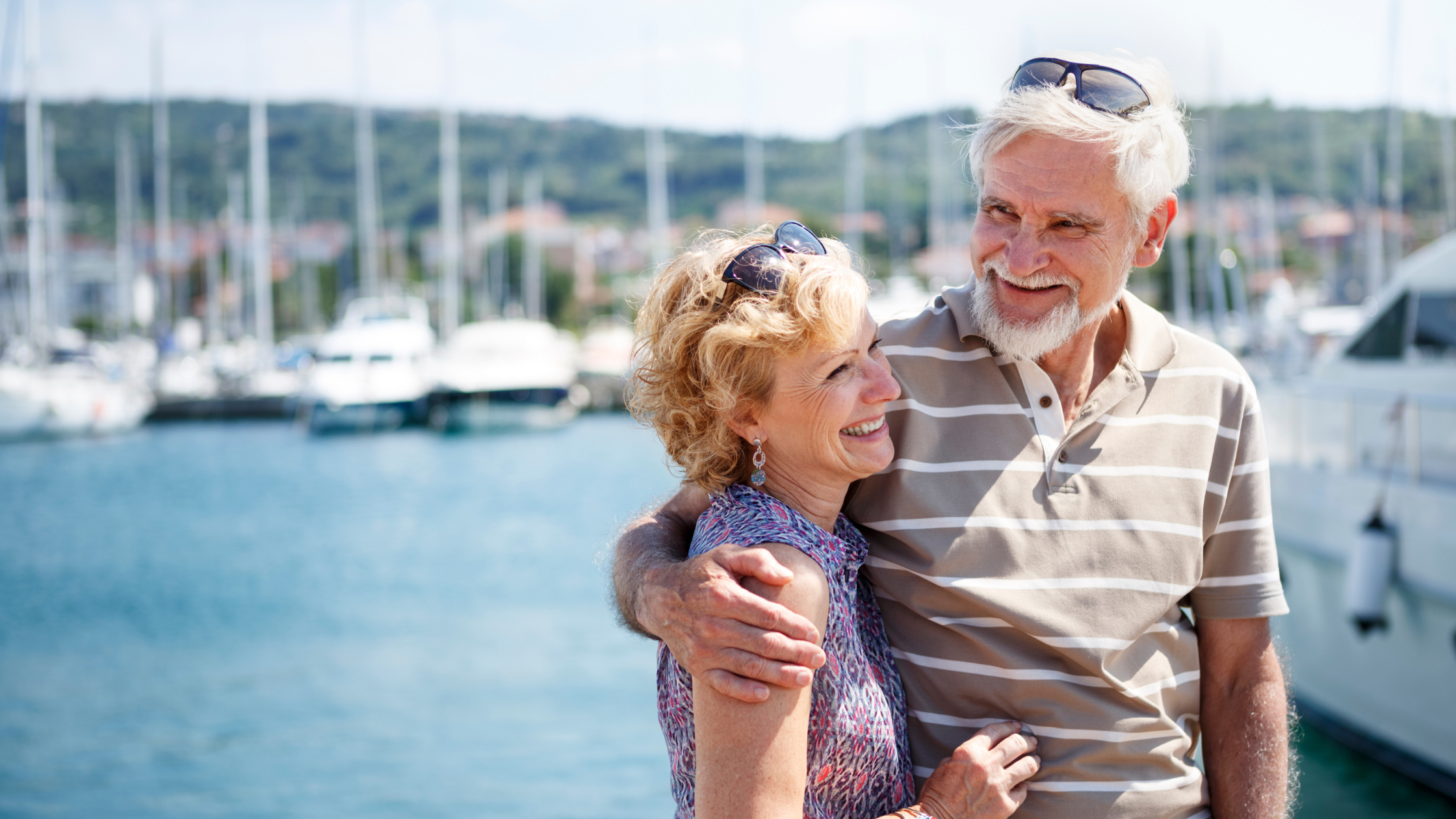 happy couple traveling with chronic pain